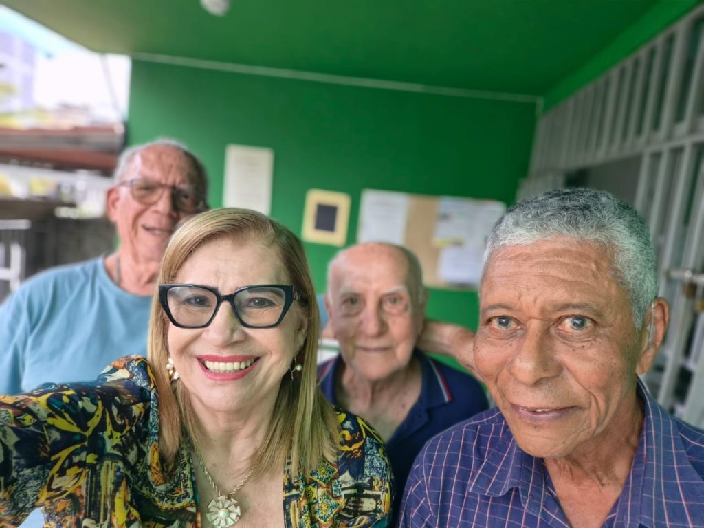 Associados ilustres visitam a AACEP