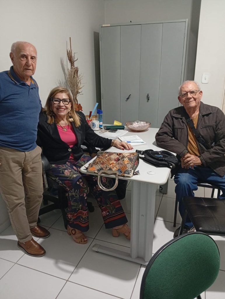 Associados ilustres visitam a AACEP